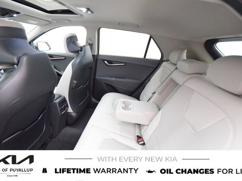 New 2025 Kia Niro EX Touring image 12