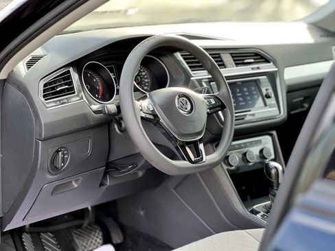 Used 2020 Volkswagen Tiguan S image 11