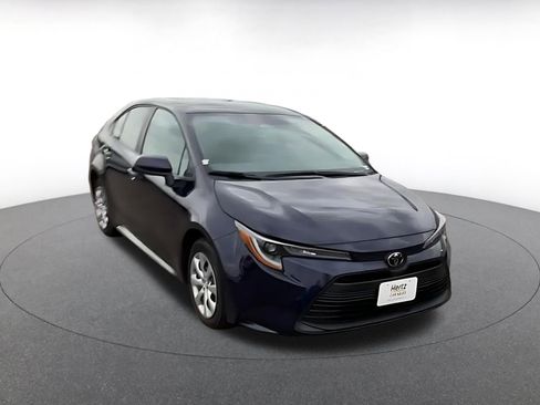 Used 2025 Toyota Corolla LE image 3
