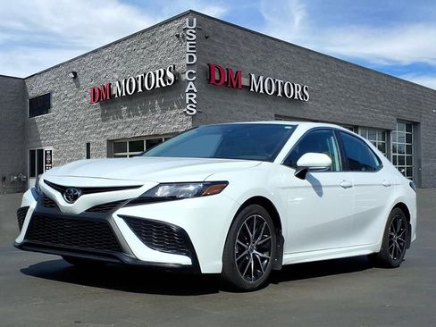 Used 2022 Toyota Camry SE w/ Convenience Package image 1