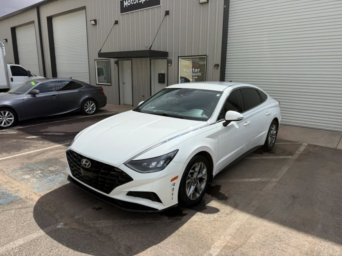 Used 2021 Hyundai Sonata SEL w/ Preferred Accessory Package FWD image 2