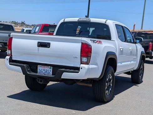 Used 2019 Toyota Tacoma TRD Off-Road w/ Technology Package AWD/4WD image 13