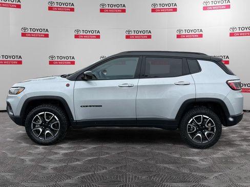 Used 2024 Jeep Compass Trailhawk AWD/4WD image 7