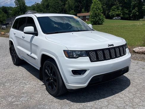 Used 2020 Jeep Grand Cherokee Altitude AWD/4WD image 1