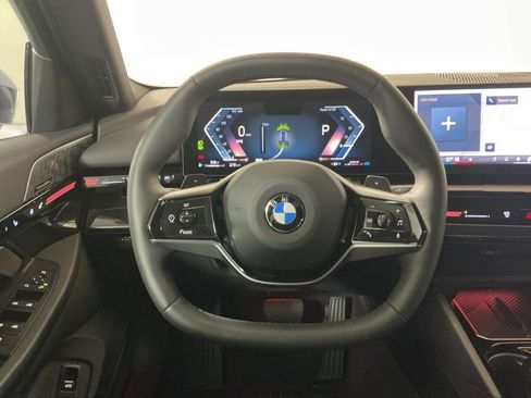 Certified 2025 BMW 530i w/ Premium Package image 17