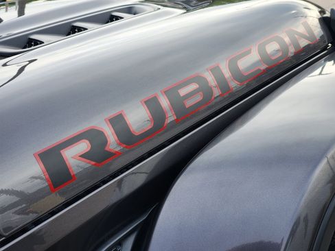 Used 2018 Jeep Wrangler Unlimited Rubicon w/ Dual Top Group image 14