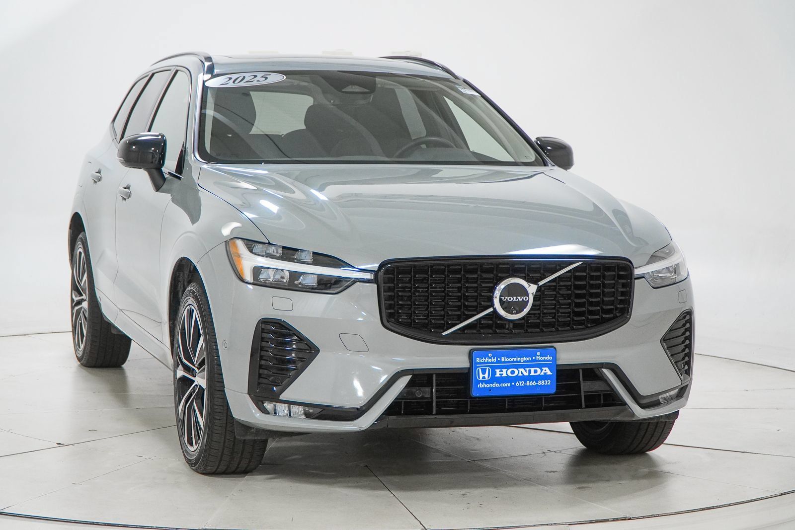 Used 2025 Volvo XC60 B5 Plus AWD/4WD image 15