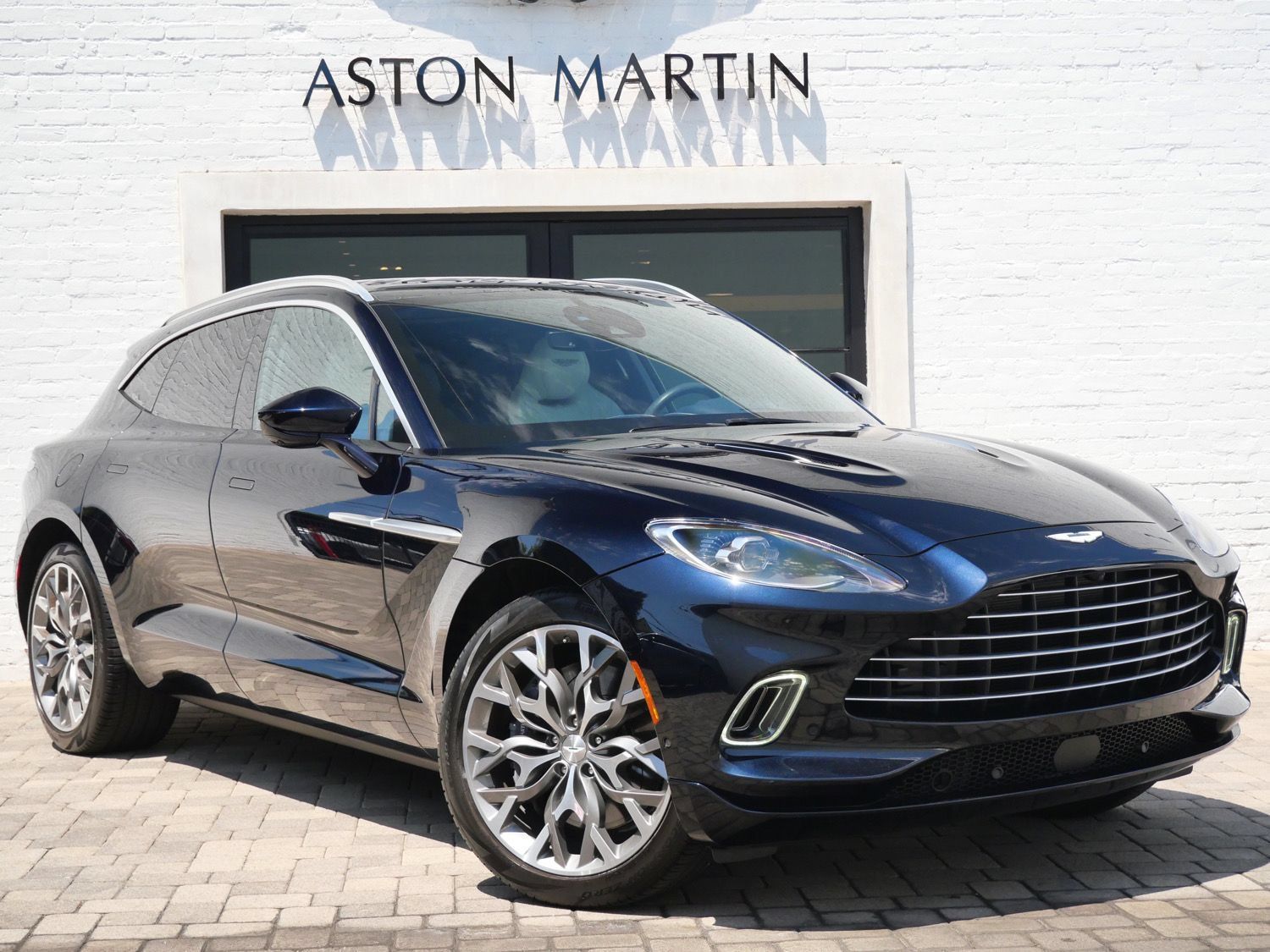 Used 2023 Aston Martin DBX AWD/4WD image 1