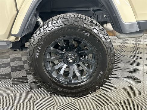 Used 2020 Jeep Gladiator Overland image 34
