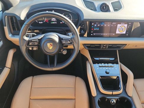 Used 2025 Porsche Cayenne E-Hybrid AWD/4WD image 11