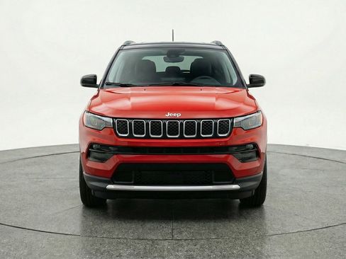 Used 2025 Jeep Compass Limited image 1