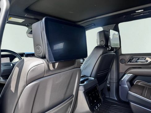New 2026 GMC Yukon Denali Ultimate w/ LPO, Floor Liner Package AWD/4WD image 10