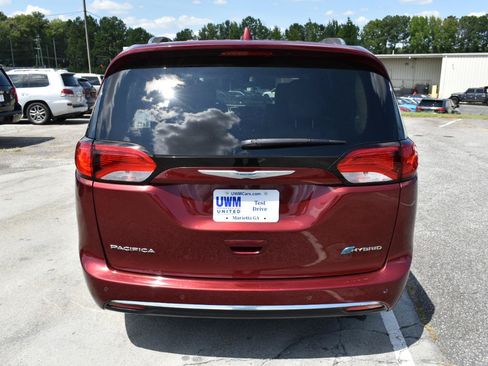 Used 2018 Chrysler Pacifica Touring-L FWD image 7