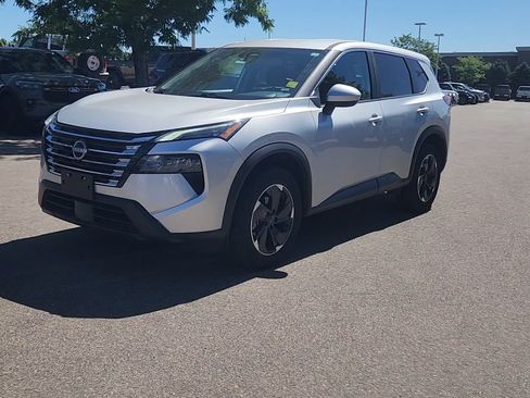 Used 2025 Nissan Rogue SV AWD/4WD image 10