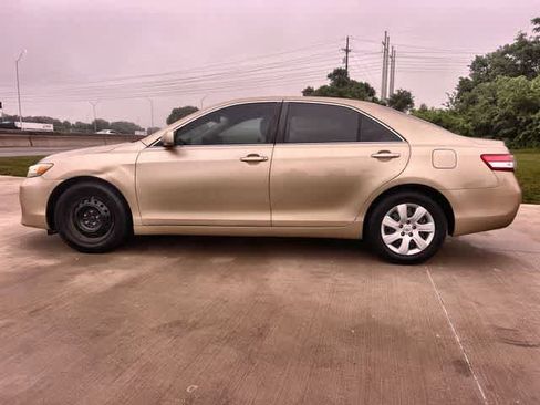 Used 2011 Toyota Camry FWD image 4