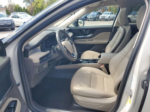 Certified 2022 Lincoln Corsair AWD w/ Premium Package image 12