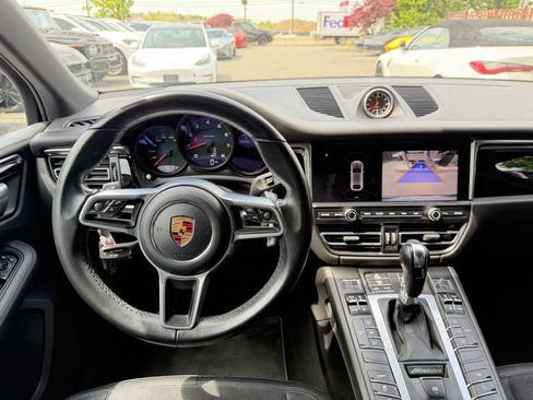 Used 2020 Porsche Macan AWD/4WD image 18