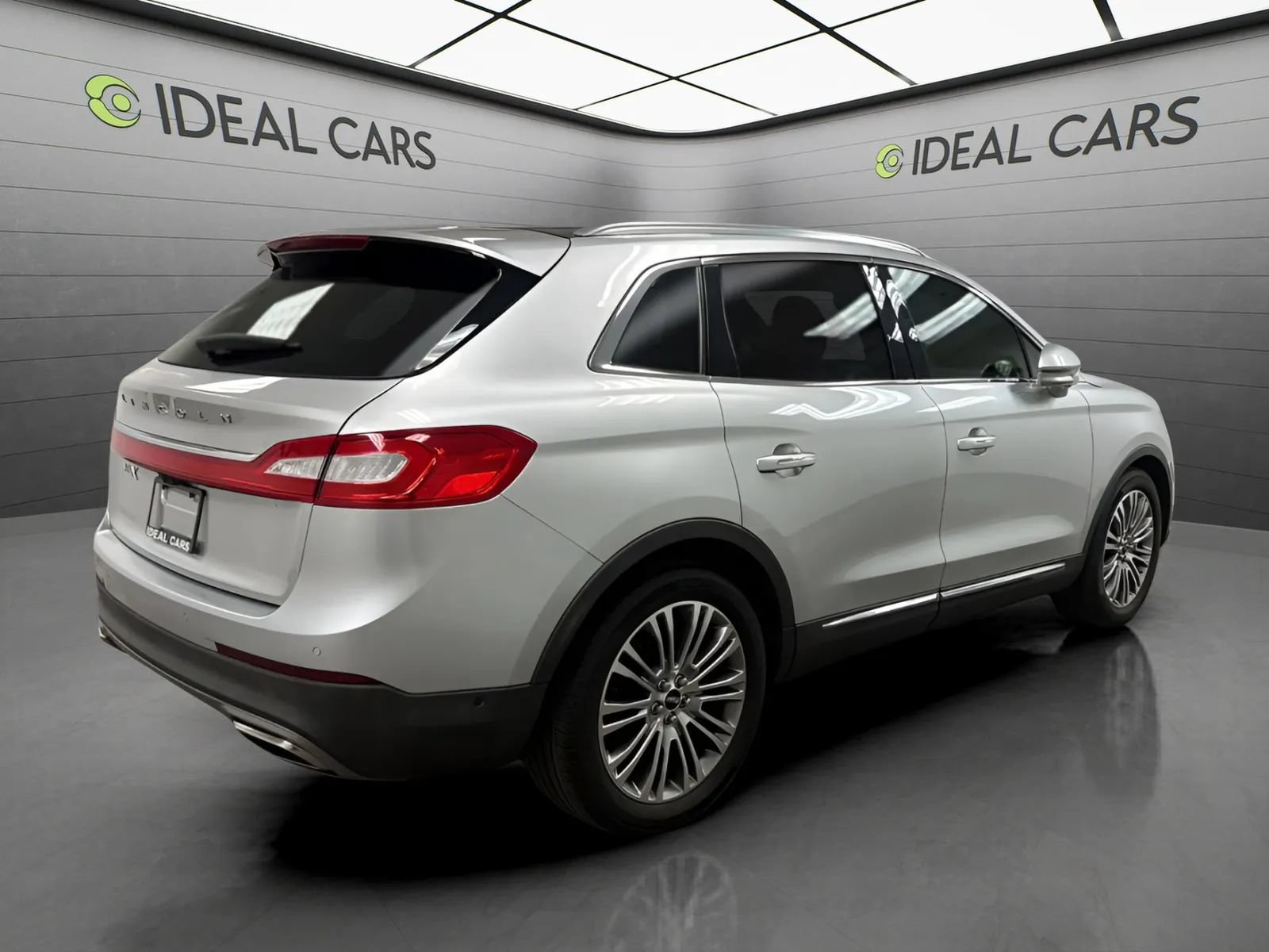 Used 2017 Lincoln MKX Reserve w/ Driver Assistance Package FWD image 5