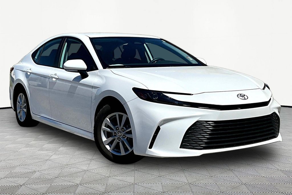 Used 2025 Toyota Camry LE FWD image 3