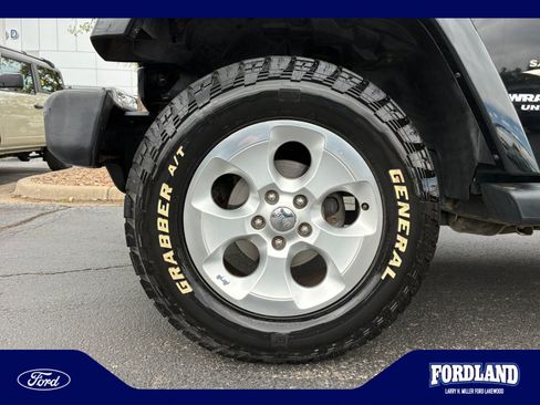 Used 2013 Jeep Wrangler Unlimited Sahara w/ Dual Top Group AWD/4WD image 26