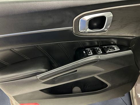 Used 2025 Kia Sorento SX image 12