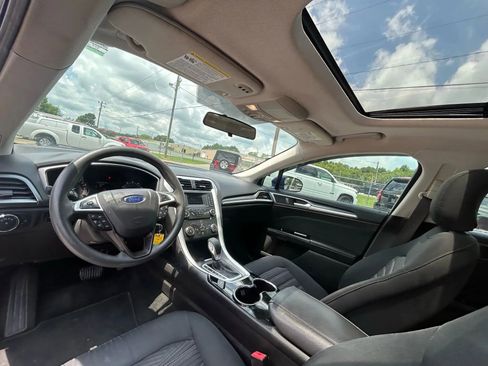 Used 2016 Ford Fusion SE image 25