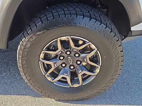 Used 2024 Chevrolet Colorado ZR2 w/ Technology Package AWD/4WD image 7