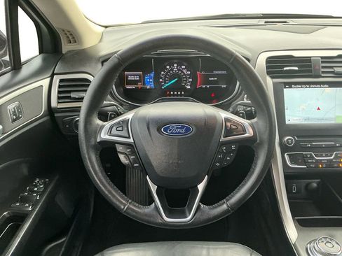 Used 2017 Ford Fusion SE w/ Fusion SE Technology Package image 18