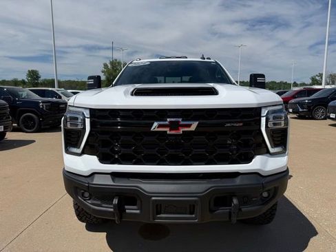 Used 2024 Chevrolet Silverado 2500 ZR2 w/ ZR2 Bison Edition AWD/4WD image 9