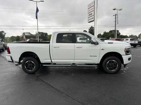 New 2025 RAM 2500 Laramie AWD/4WD image 9