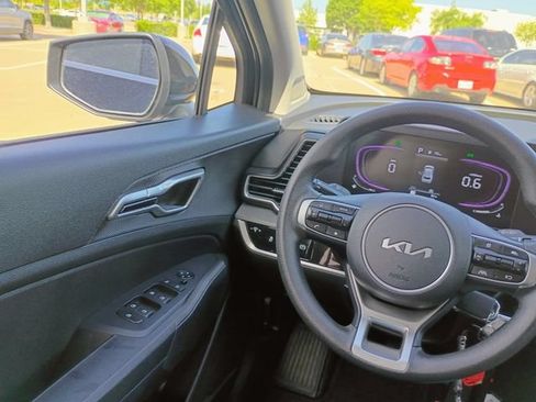 Used 2025 Kia Sportage LX AWD/4WD image 12