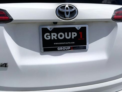 Used 2016 Toyota RAV4 LE FWD image 10