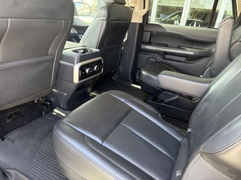 Used 2022 Ford Expedition Max XLT image 12