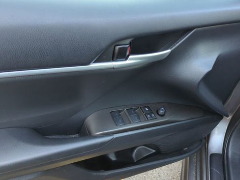 Used 2023 Toyota Camry SE w/ Convenience Package image 8