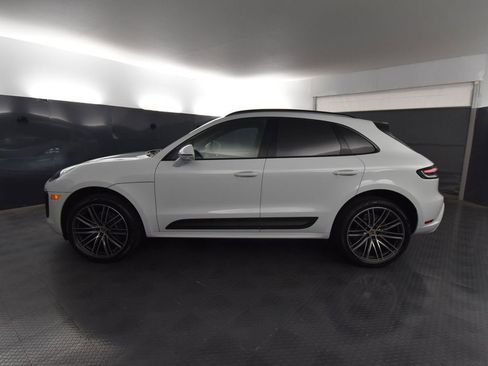 Used 2025 Porsche Macan image 2