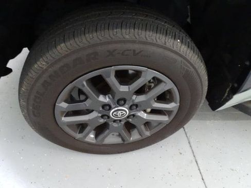 Used 2024 Toyota Tundra Platinum AWD/4WD image 28
