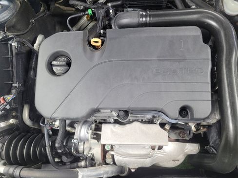 Used 2021 Chevrolet Malibu LT image 30