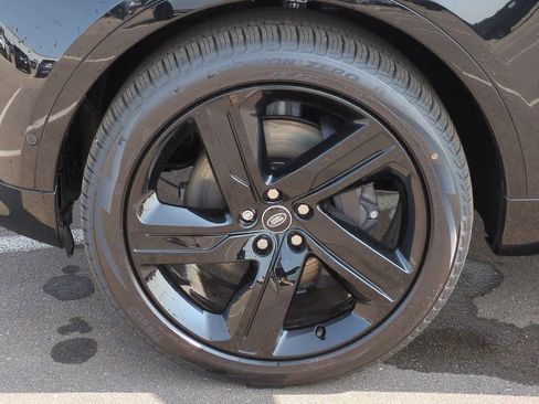 New 2025 Land Rover Discovery Dynamic SE image 13