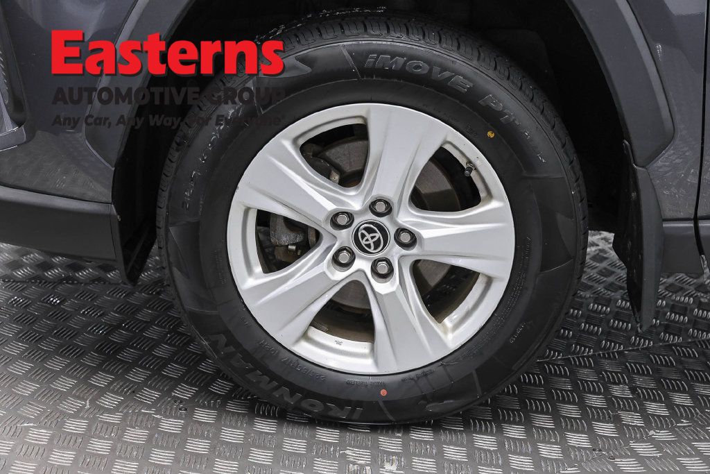 Used 2021 Toyota RAV4 LE w/ Carpet Mat Package (TMS) AWD/4WD image 33