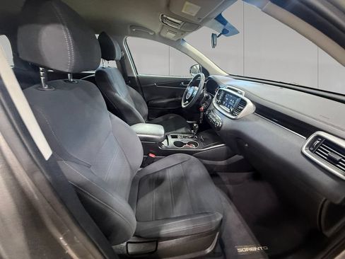 Used 2018 Kia Sorento AWD image 17