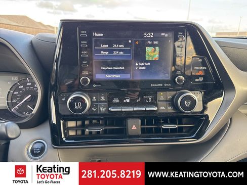 Used 2021 Toyota Highlander XLE image 19