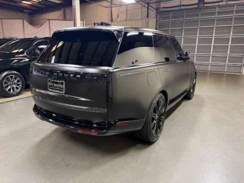 Used 2025 Land Rover Range Rover SE AWD/4WD image 4