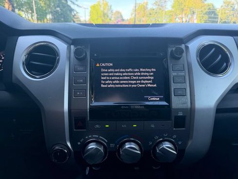Used 2018 Toyota Tundra SR5 w/ SR5 Upgrade Package AWD/4WD image 17