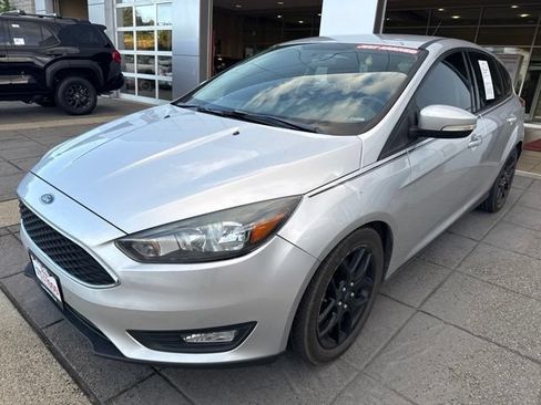 Used 2016 Ford Focus SE w/ Equipment Group 201A FWD image 3