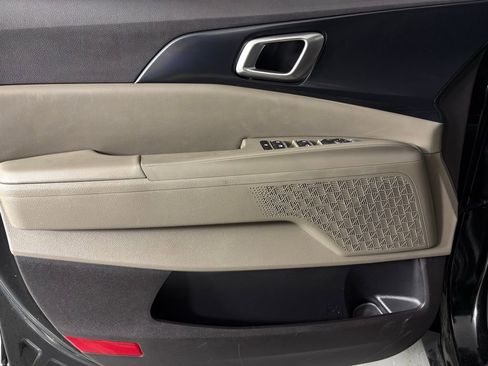 Used 2025 Kia Carnival FWD image 14