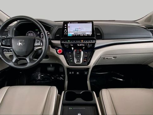 Used 2025 Honda Odyssey Touring image 16