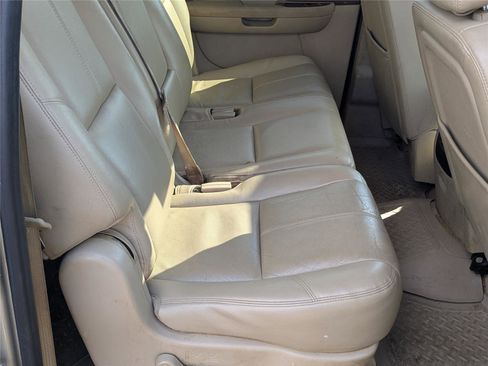 Used 2013 Chevrolet Suburban 2500 LT image 24