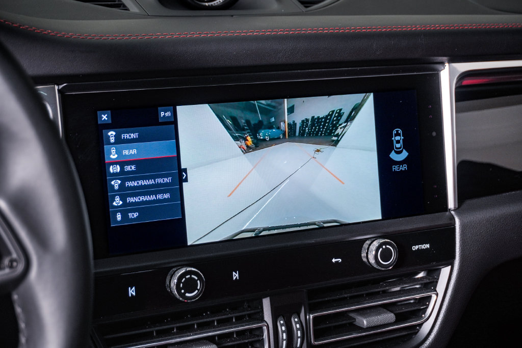 Certified 2026 Porsche Macan AWD/4WD image 23