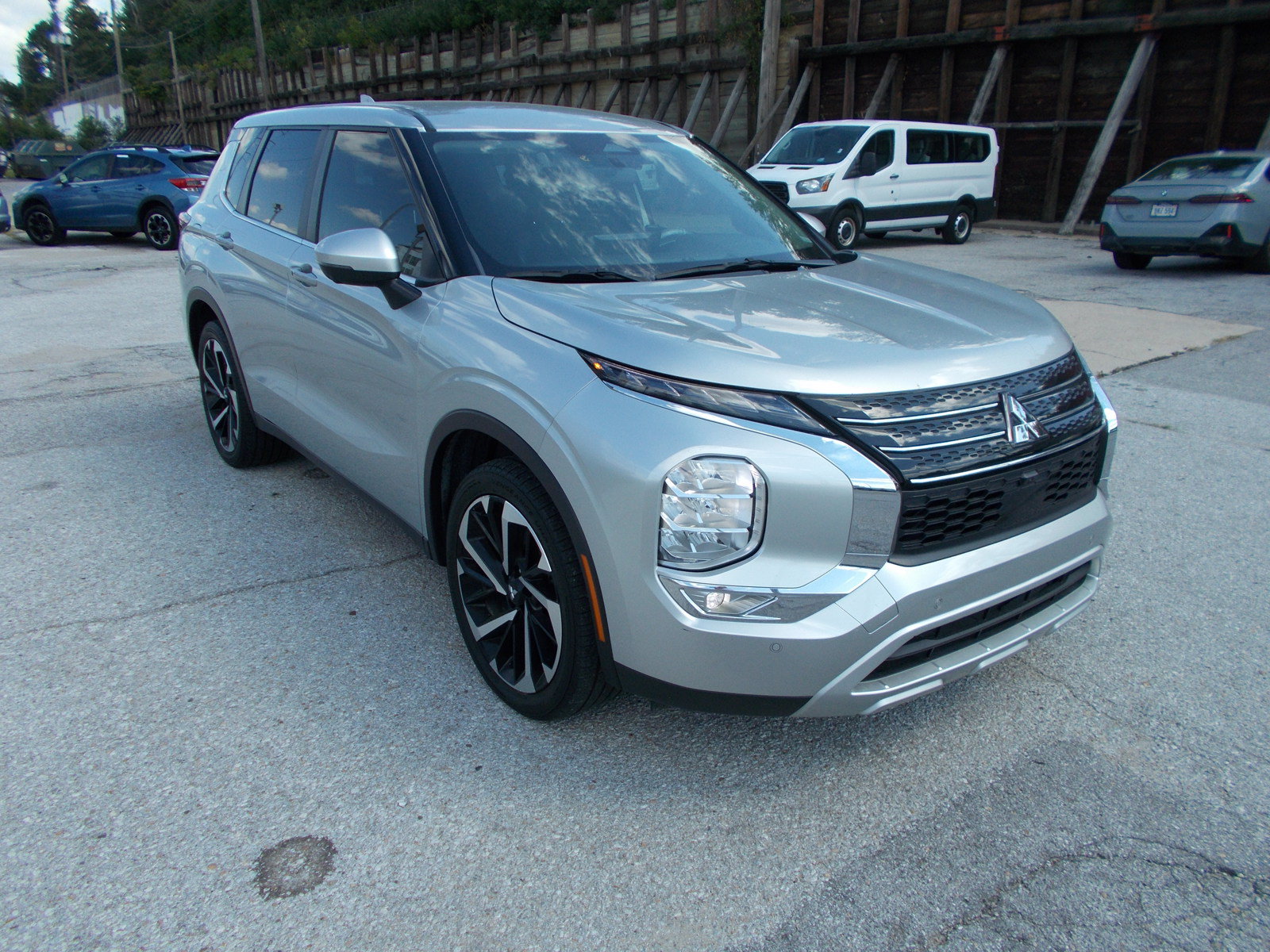 Used 2024 Mitsubishi Outlander SE FWD image 3