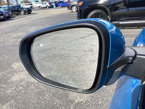 Used 2025 Chevrolet Trax LT w/ Driver Confidence Package image 32